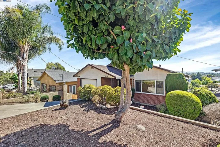 8735 Thermal St, Oakland, California 94605