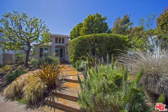 865 Chautauqua Boulevard, Pacific Palisades, California 90272