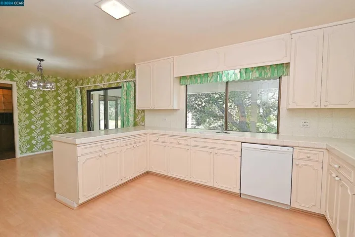 20 Tamarack Dr, Hillsborough, California 94010