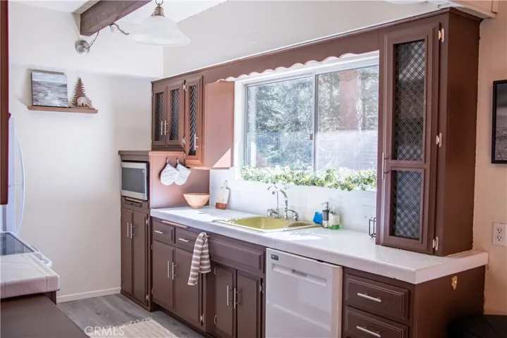 31583 Circle View Drive, Running Springs, California 92382