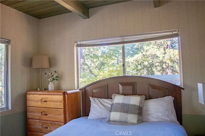 31583 Circle View Drive, Running Springs, California 92382