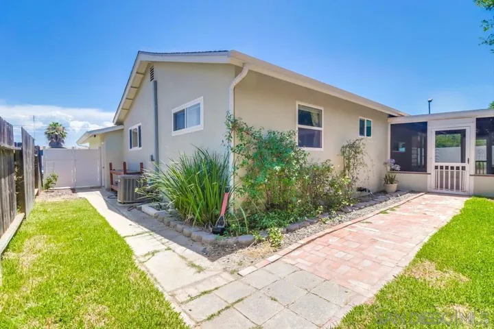 1352 Dove, El Cajon, California 92020