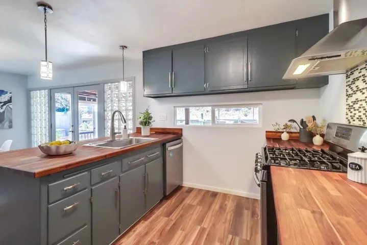 1352 Dove, El Cajon, California 92020