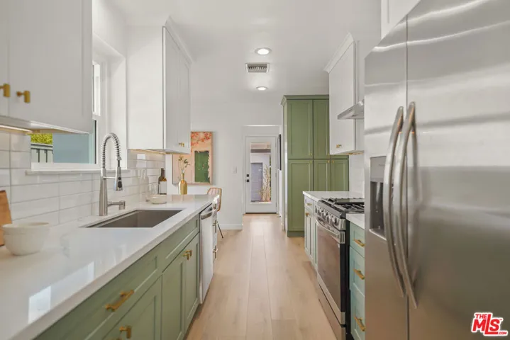 5760 Bucknell Avenue, Valley Village, California 91607
