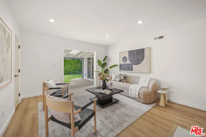 5760 Bucknell Avenue, Valley Village, California 91607