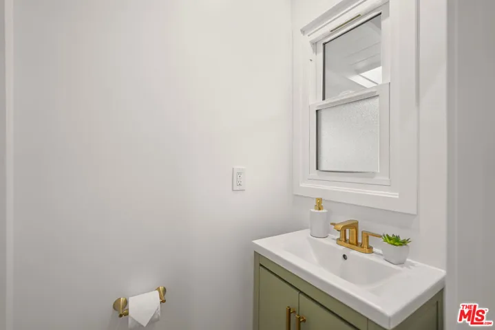 5760 Bucknell Avenue, Valley Village, California 91607
