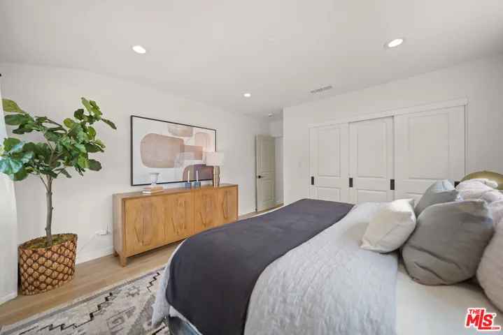 5760 Bucknell Avenue, Valley Village, California 91607