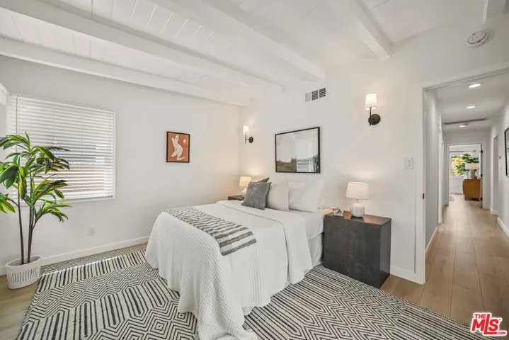 5760 Bucknell Avenue, Valley Village, California 91607