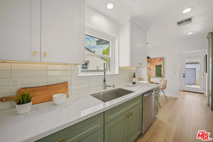 5760 Bucknell Avenue, Valley Village, California 91607