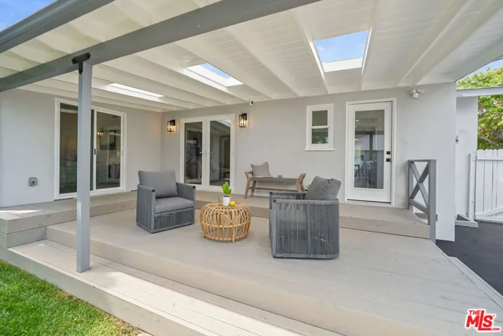 5760 Bucknell Avenue, Valley Village, California 91607