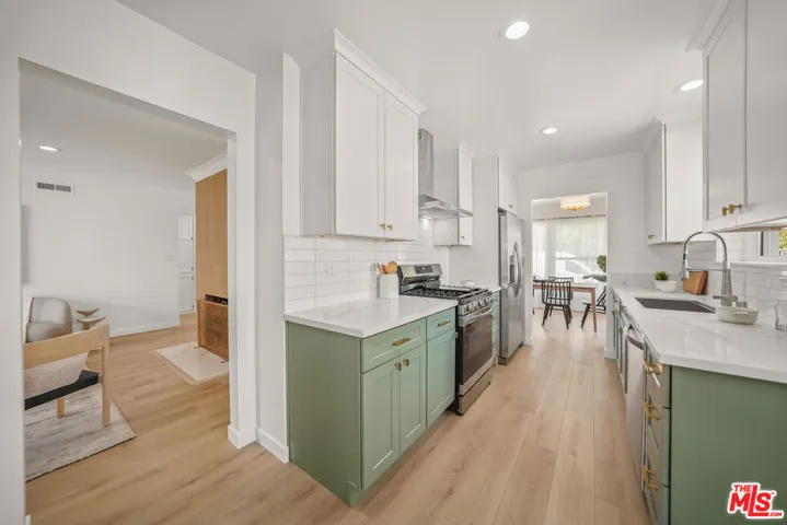 5760 Bucknell Avenue, Valley Village, California 91607