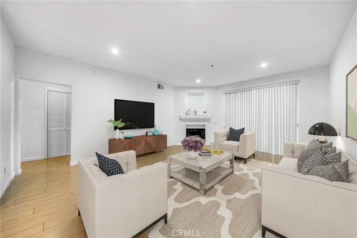 16940 Chatsworth Street 101, Granada Hills, California 91344