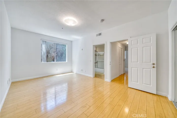16940 Chatsworth Street 101, Granada Hills, California 91344