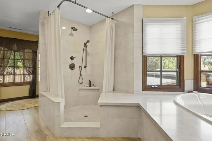 42-web-or-mls-Upmarketmedia_5340Lew-117