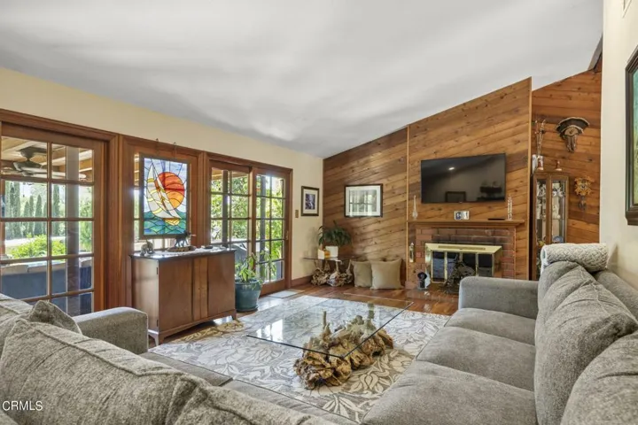 28-web-or-mls-Upmarketmedia_5340Lew-39