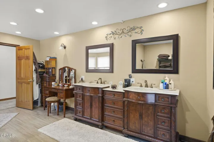 49-web-or-mls-Upmarketmedia_5340Lew-120