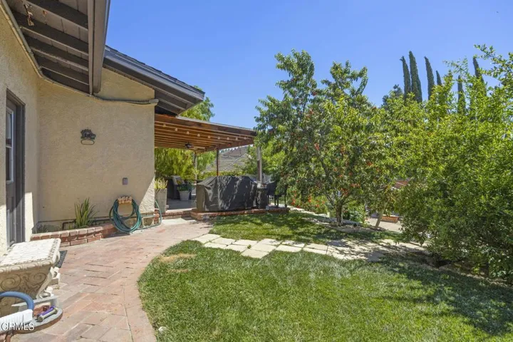27-web-or-mls-Upmarketmedia_5340Lew-173
