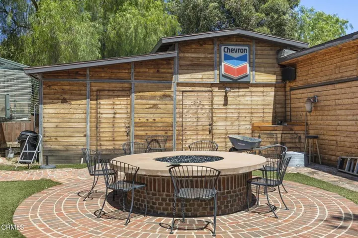 55-web-or-mls-Upmarketmedia_5340Lew-206