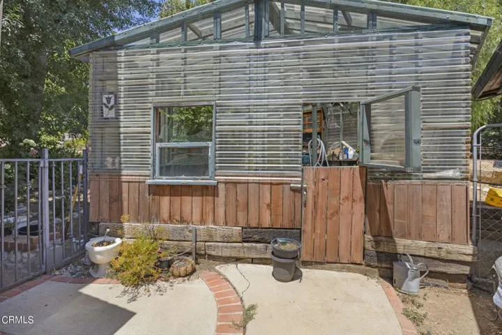 23-web-or-mls-Upmarketmedia_5340Lew-215