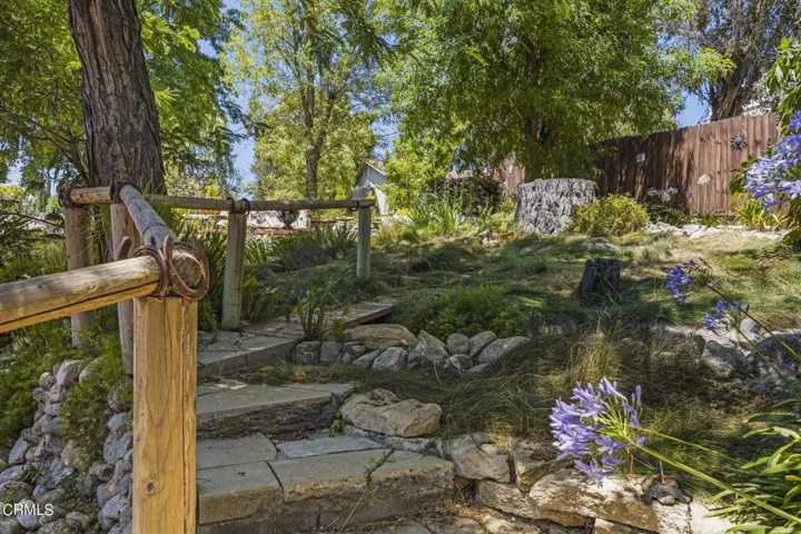 65-web-or-mls-Upmarketmedia_5340Lew-223