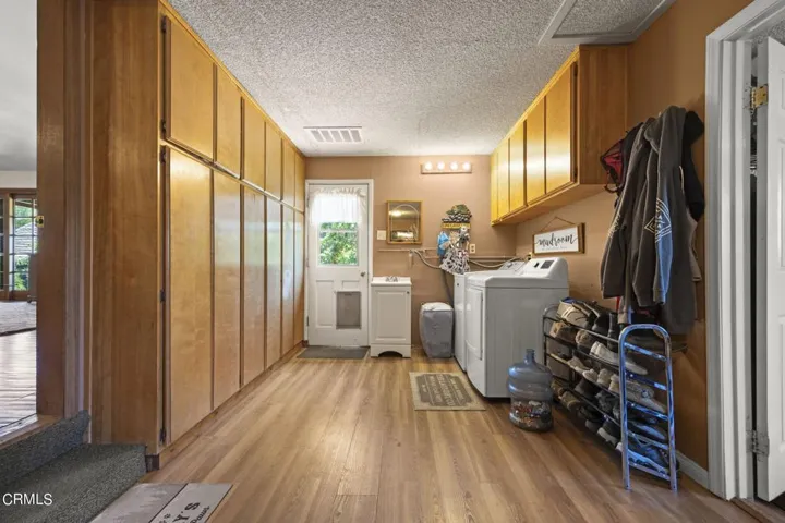 54-web-or-mls-Upmarketmedia_5340Lew-159