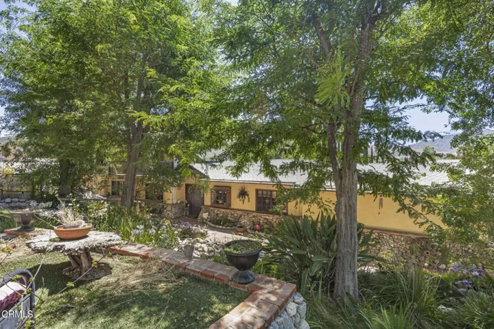 24-web-or-mls-Upmarketmedia_5340Lew-5