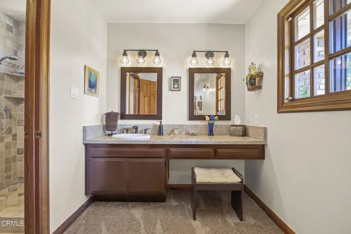 20-web-or-mls-Upmarketmedia_5340Lew-135