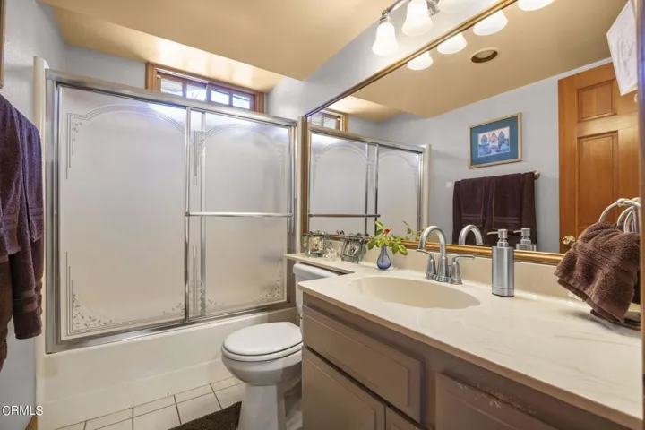 25-web-or-mls-Upmarketmedia_5340Lew-153