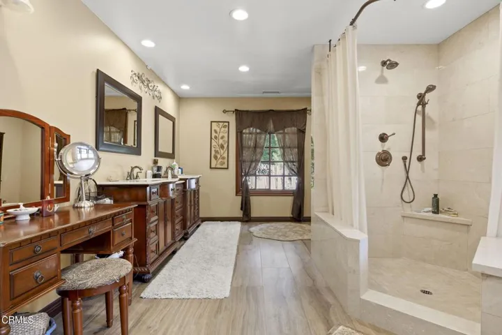 48-web-or-mls-Upmarketmedia_5340Lew-114