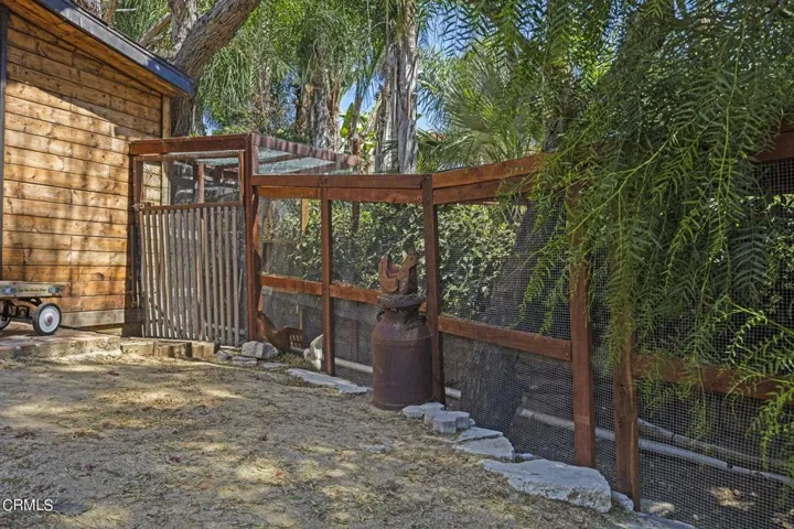 7-web-or-mls-Upmarketmedia_5340Lew-196