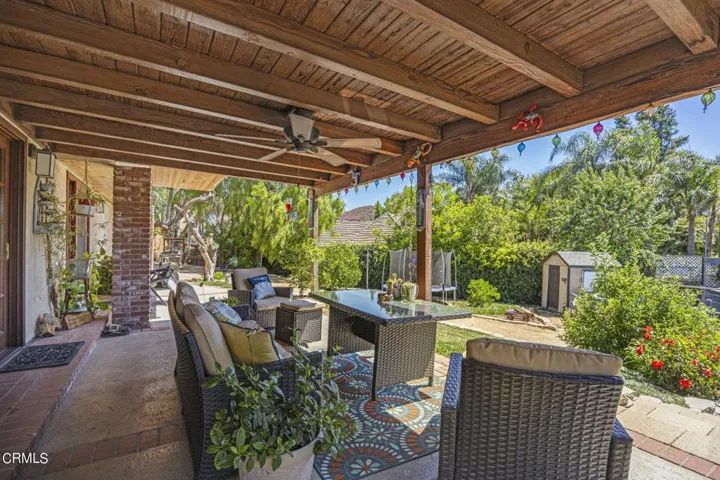 63-web-or-mls-Upmarketmedia_5340Lew-175