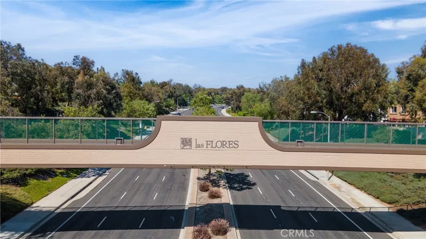 Welcome to the vibrant community of Las Flores.