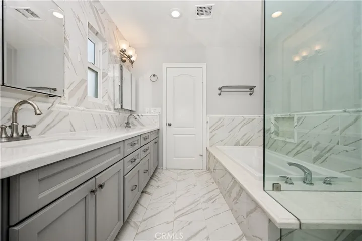 1033 Linden Place, Costa Mesa, California 92627