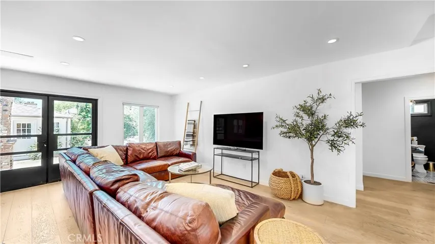 6537 Ranchito Avenue, Valley Glen, California 91401