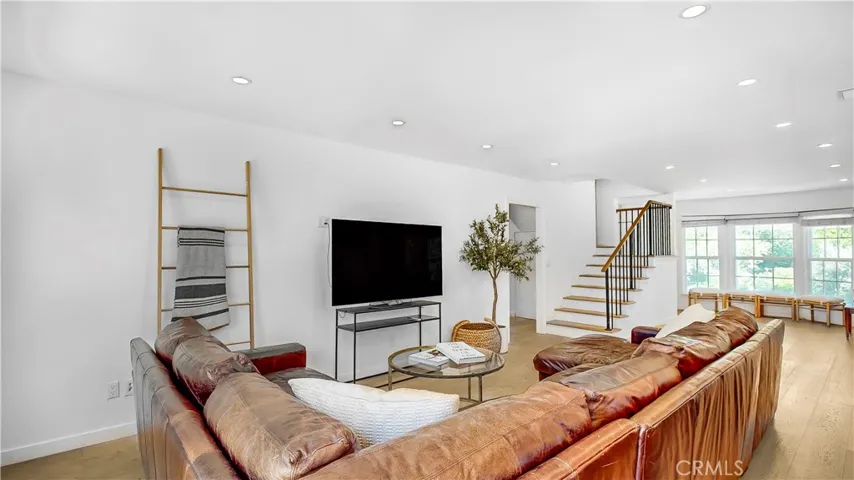 6537 Ranchito Avenue, Valley Glen, California 91401