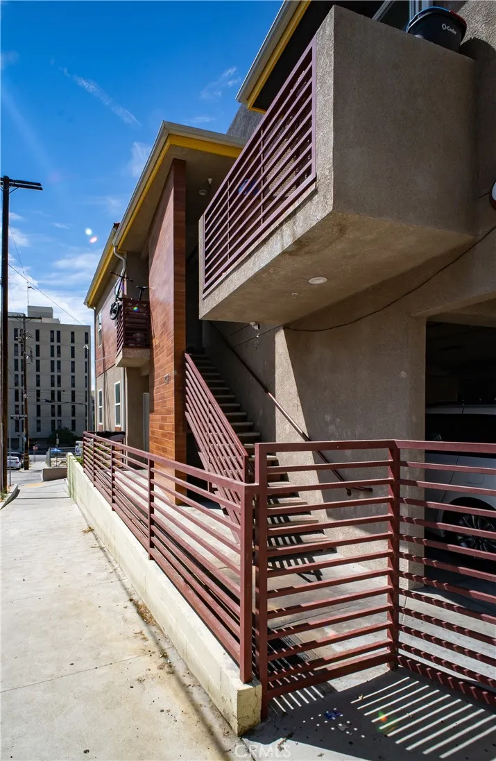 2021 Miramar Street, Los Angeles, California 90057 home-pic-2