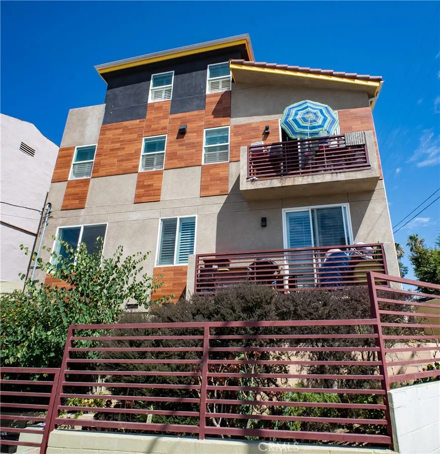 2021 Miramar Street, Los Angeles, California 90057 home-pic-0