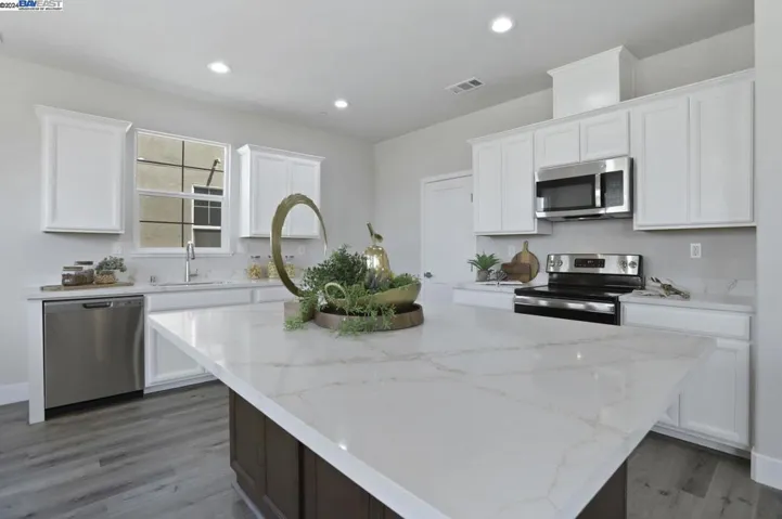 1649 Bella Lago Dr, Stockton, California 95206