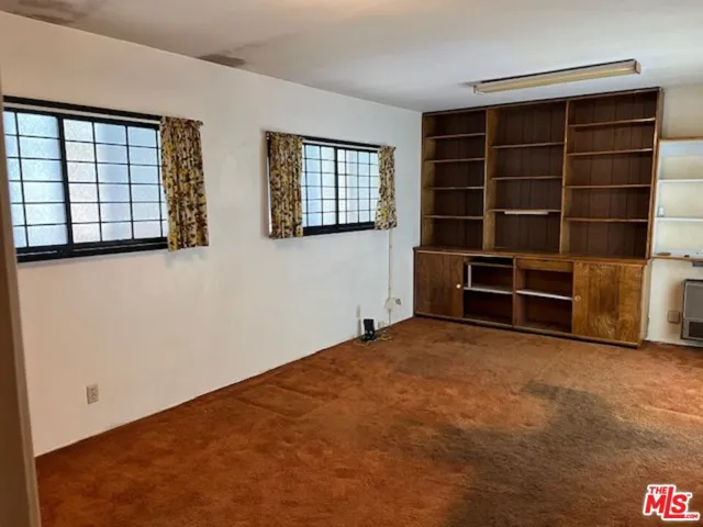 Primary bedroom - large space