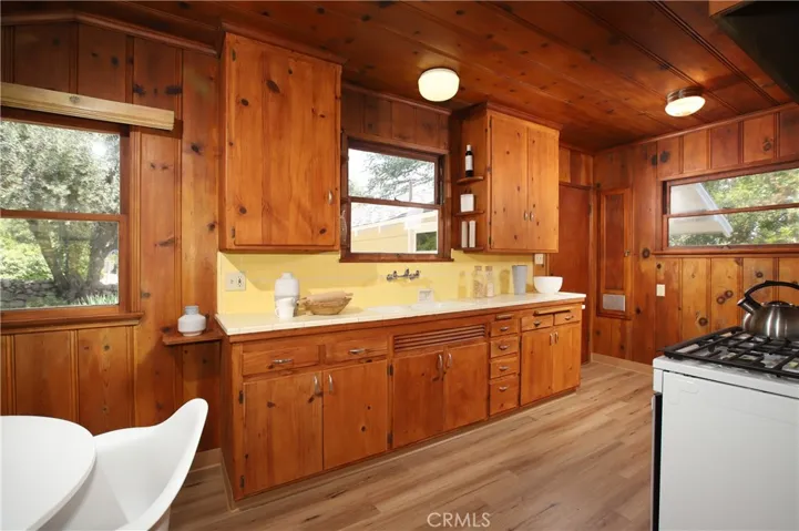 4897 Rosemont Avenue, La Crescenta, California 91214