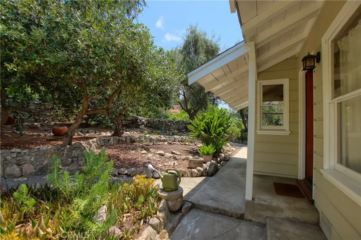 4897 Rosemont Avenue, La Crescenta, California 91214