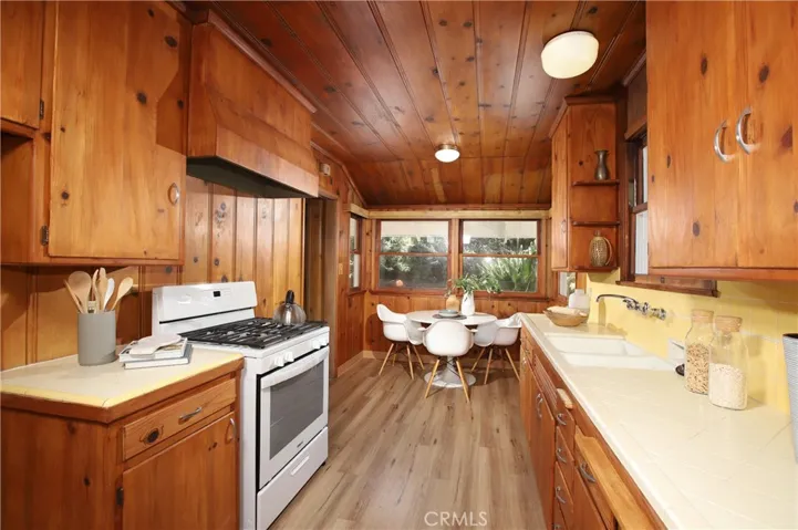 4897 Rosemont Avenue, La Crescenta, California 91214