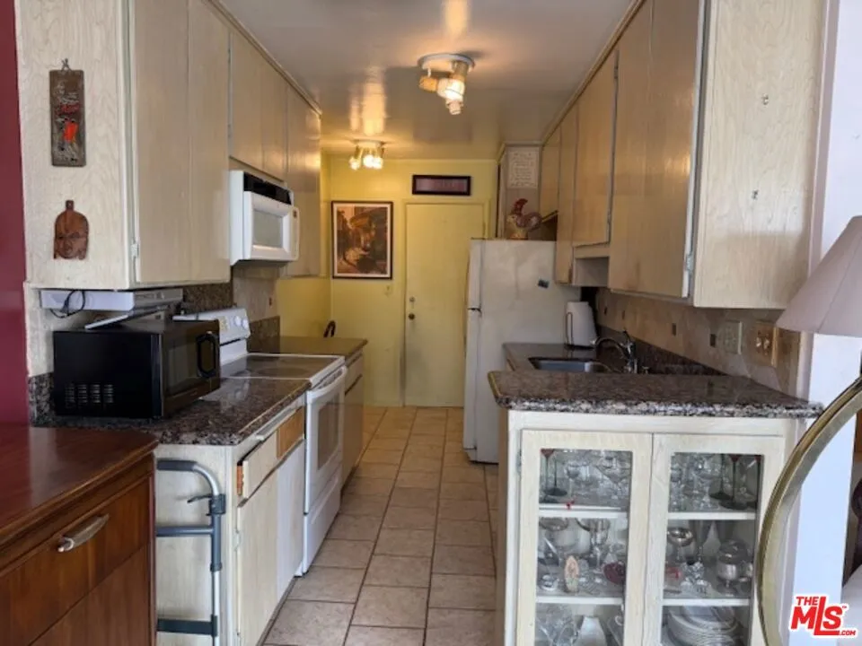 5376 Fairview Boulevard 210, Los Angeles, California 90056 home-pic-6