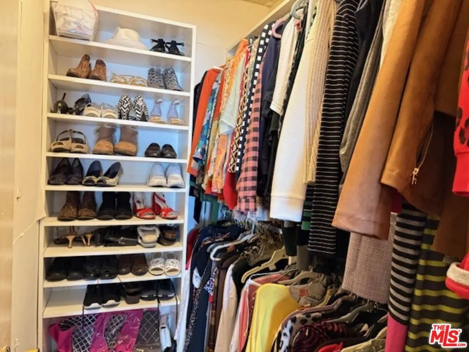 5376 Fairview Boulevard 210, Los Angeles, California 90056 home-pic-12