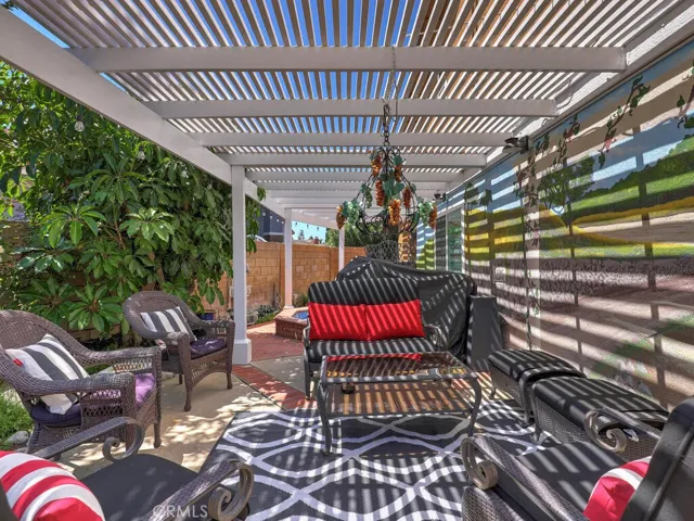 Side yard entertainment area/ 2nd Pergola