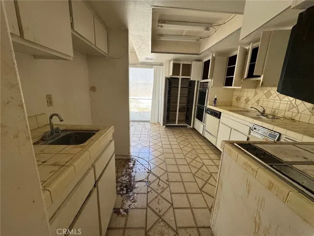 2280 El Capitan Drive, Riverside, California 92506