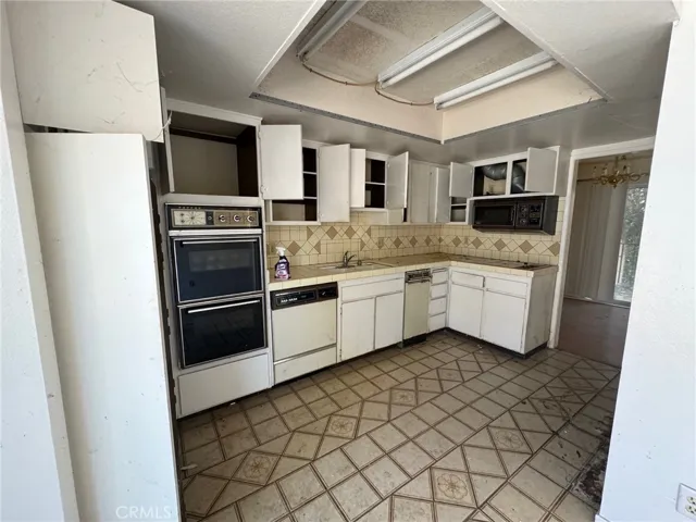 2280 El Capitan Drive, Riverside, California 92506