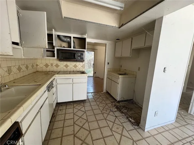 2280 El Capitan Drive, Riverside, California 92506