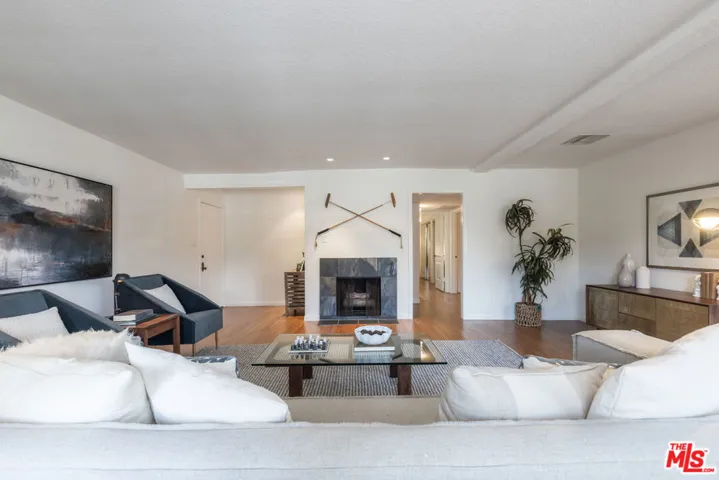 222 7th Street 101, Santa Monica, California 90402