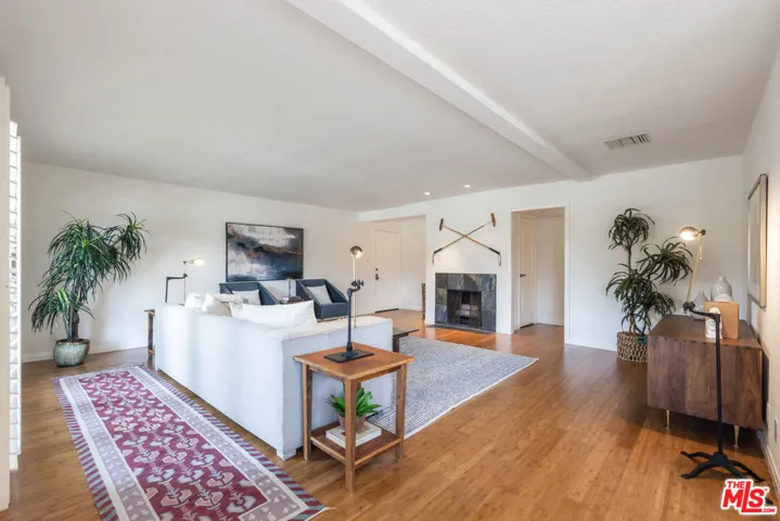 222 7th Street 101, Santa Monica, California 90402